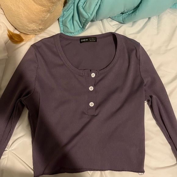 2 crop tops, one black and one purple - Picture 3 of 4